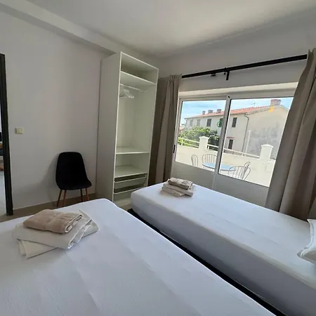 Апартаменти Leut 80m From The Sea