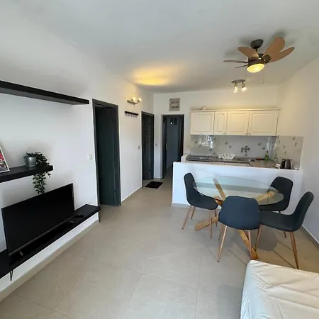 Leut 80m From The Sea Lejlighed *