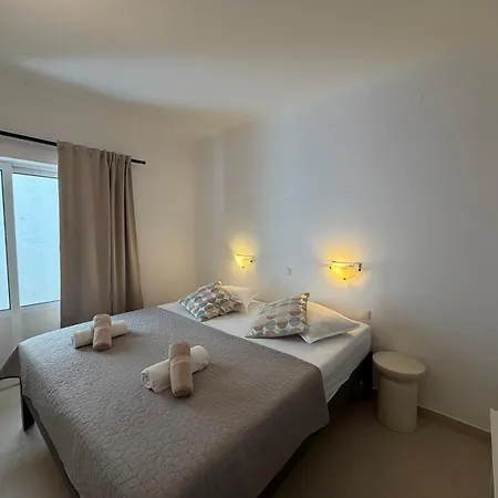 Leut 80m From The Sea Lejlighed *