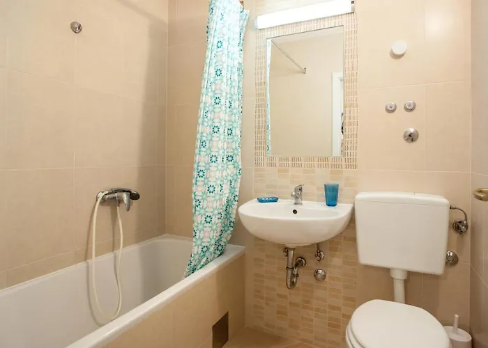 Leut 80m From The Sea Apartman Podgora (Split-Dalmatia)
