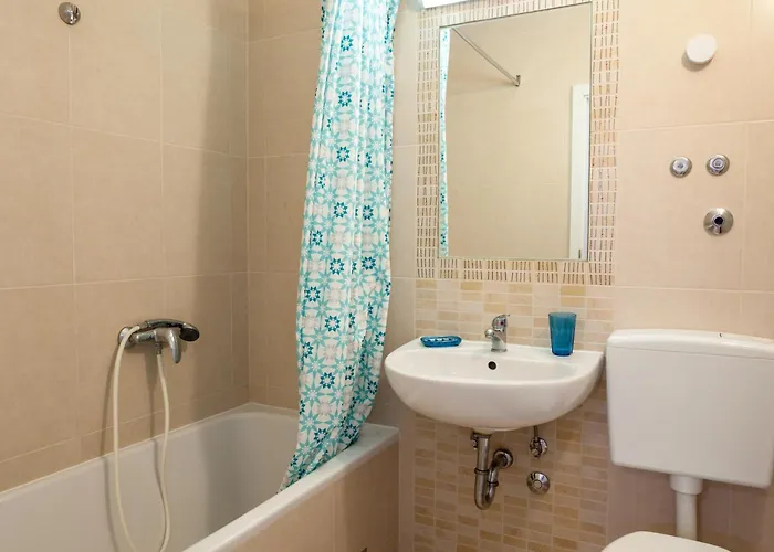 Leut 80m From The Sea Apartman *